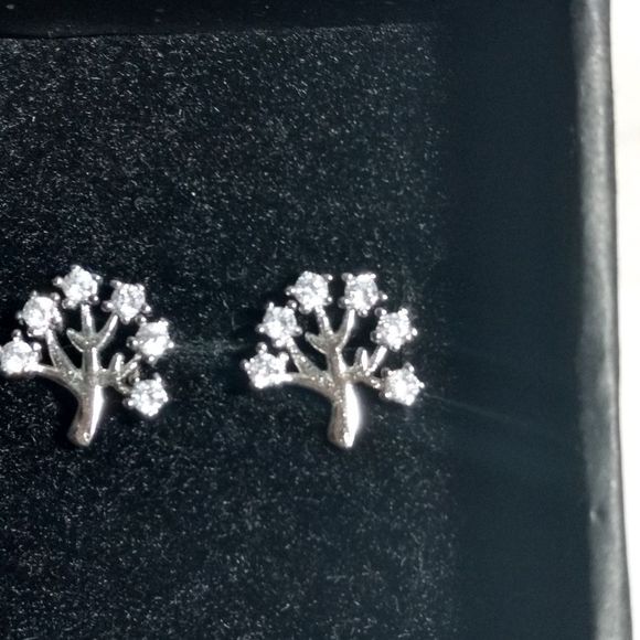 Rhodium Silver Tree Of Life Encrusted Rhinestones - Picture 4 of 8